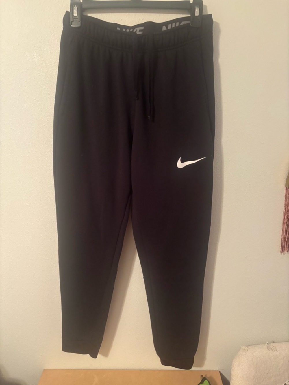 Nike Black mens Sweatpants with White Swoosh size small